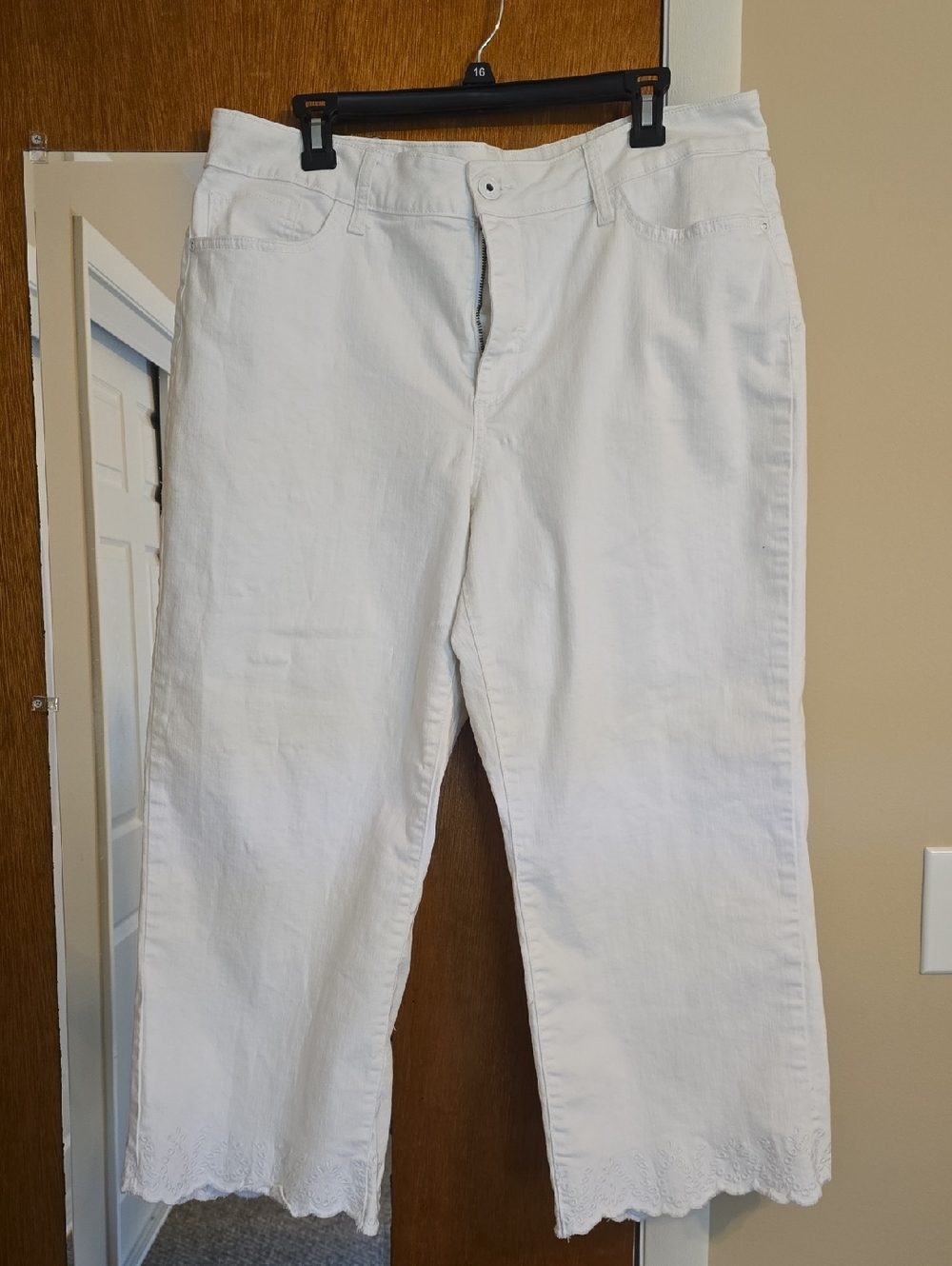 St. John's Bay White Cropped Ankle Pants with Scalloped Hem
